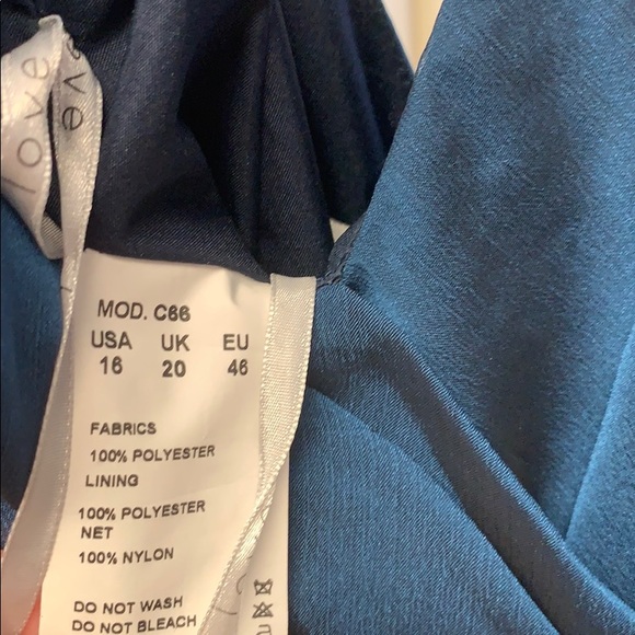 Gown - Picture 5 of 5